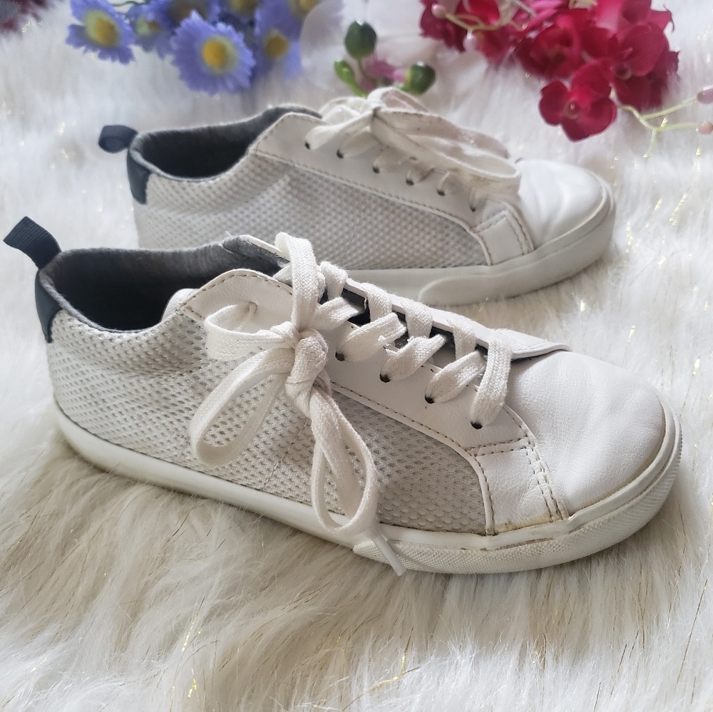 ๐5/15$ Gap Sneakers - Picture 3 of 7
